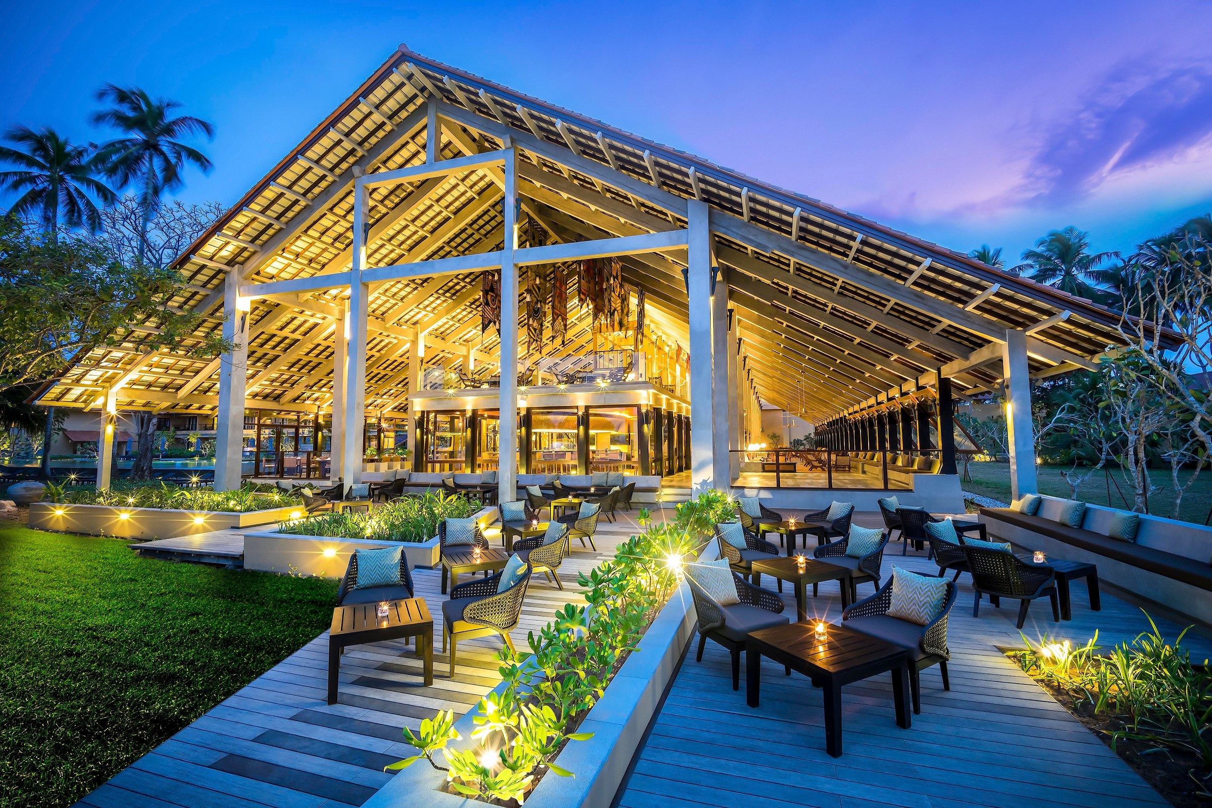 Open-air lobby pavilion