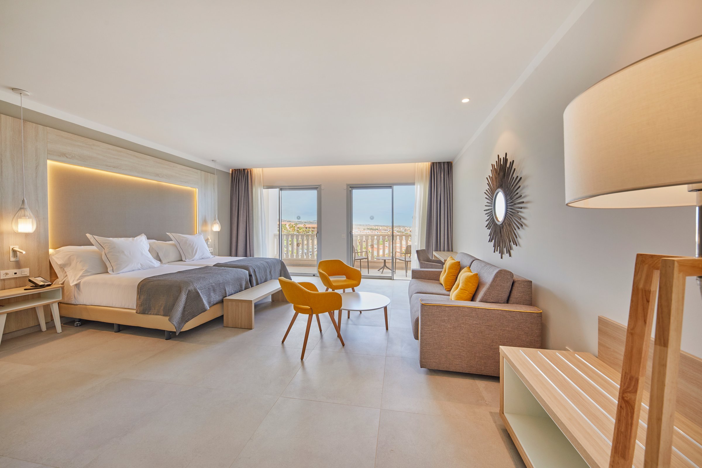 Junior suite with sitting area and balcony
