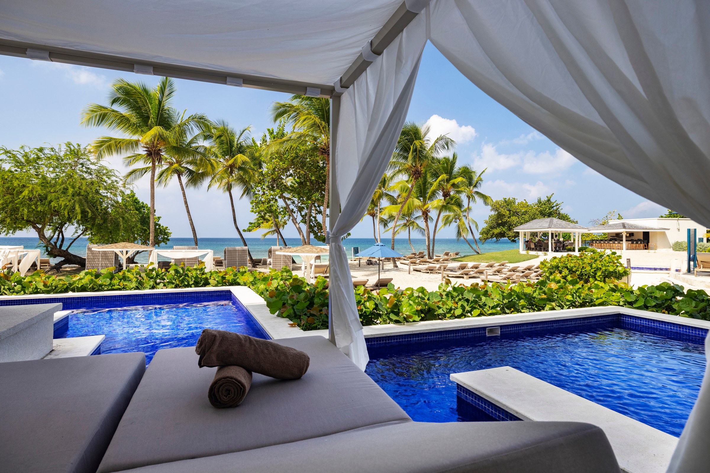 Luxury Junior Suite Swim Out Ocean Front