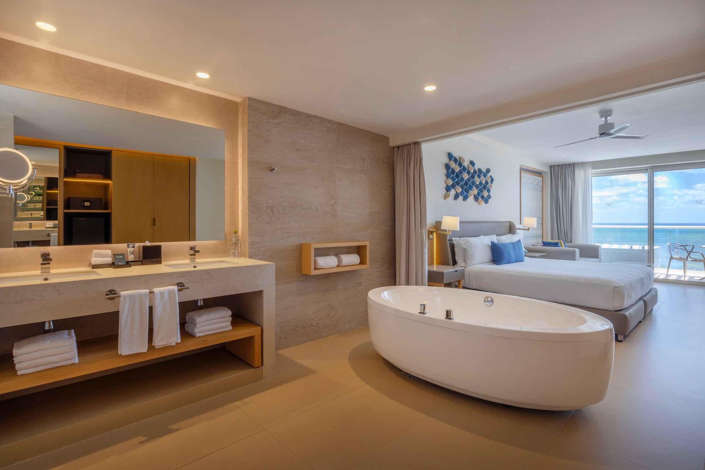 Luxury Junior Suite Ocean Front with terrace jacuzzi