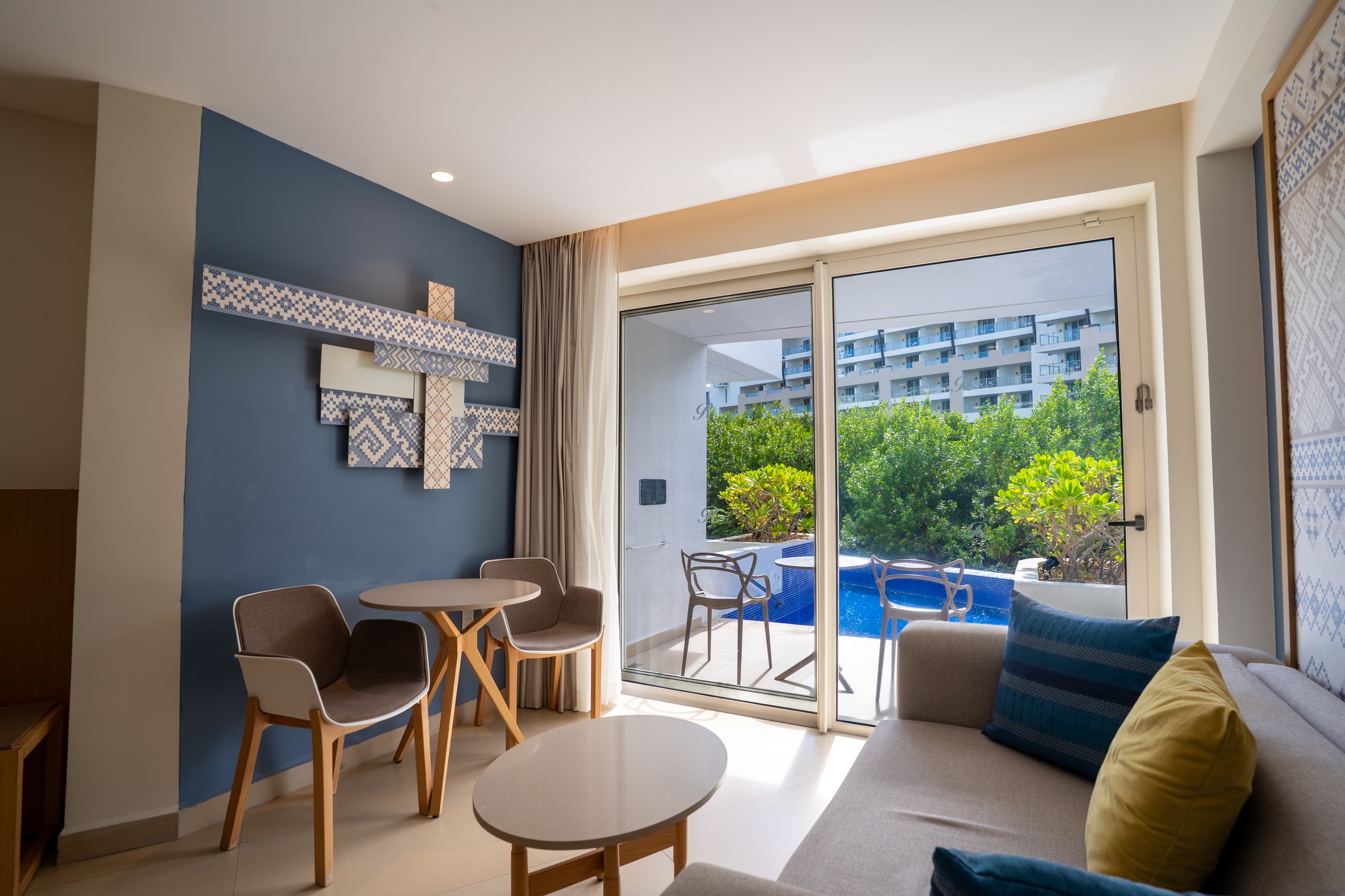 Junior Suite Swim Out with garden view