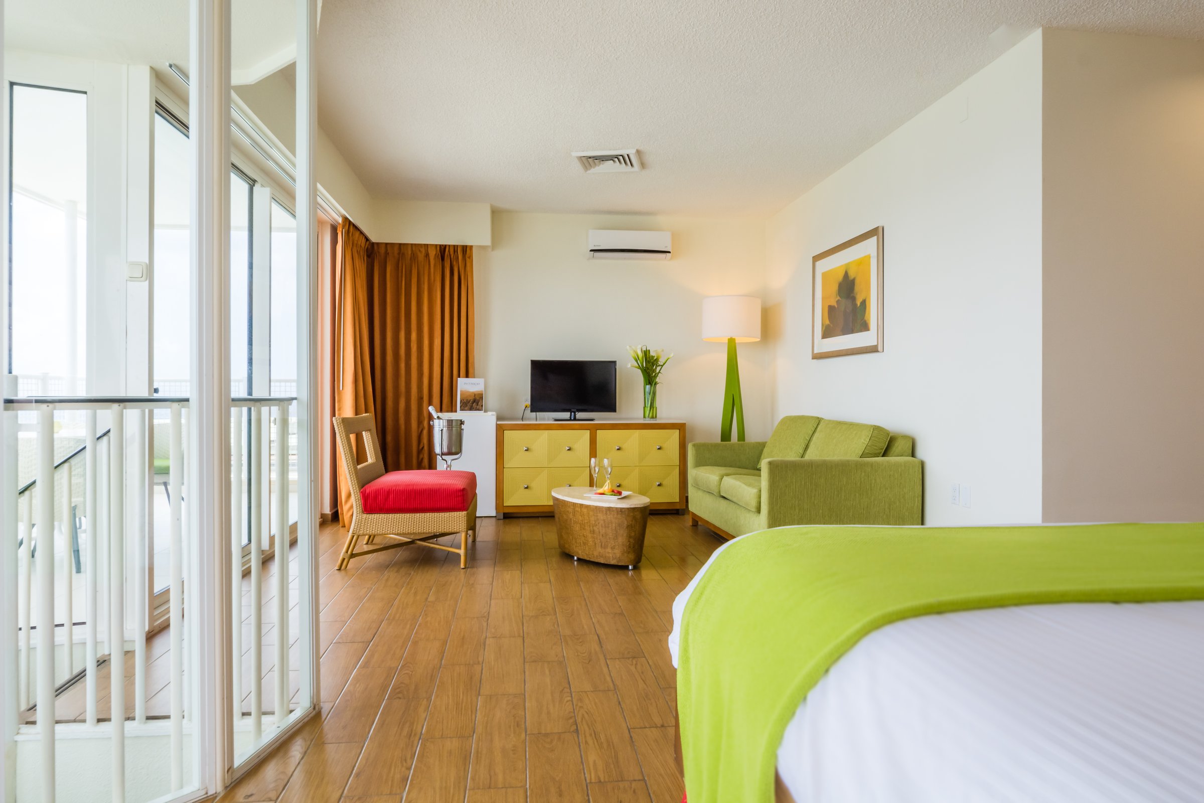 Ocean-front suite with bedroom corner and living area