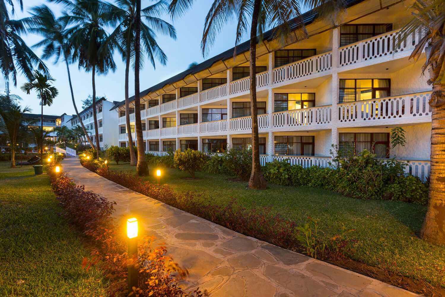 Travellers Beach Hotel & Spa